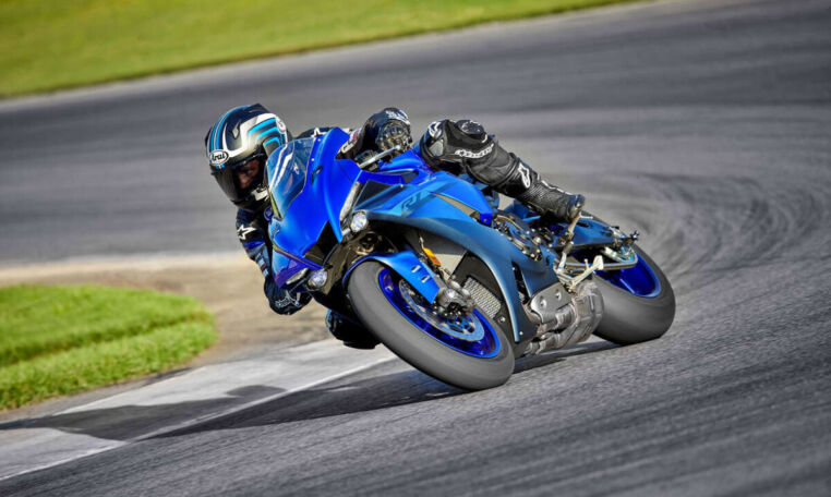 Yamaha R1 Blue 11